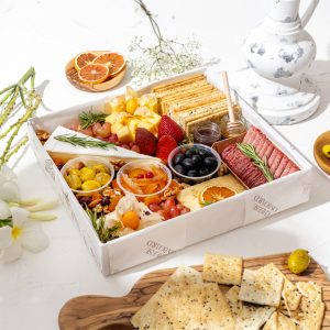 Deluxe Platter<br><small>(serves 3-4 people)</small>